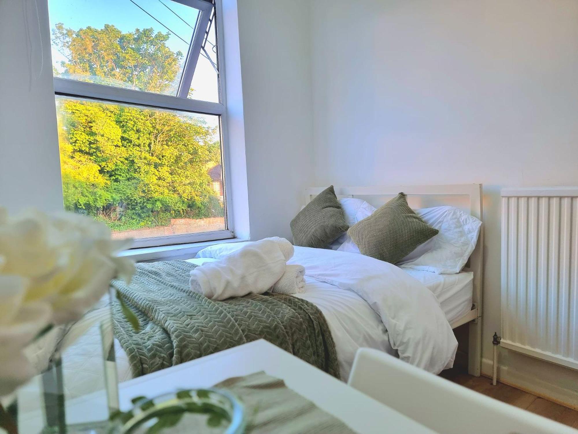 Easy Rooms, London Luton Airport -24 Hour Check-In Εξωτερικό φωτογραφία